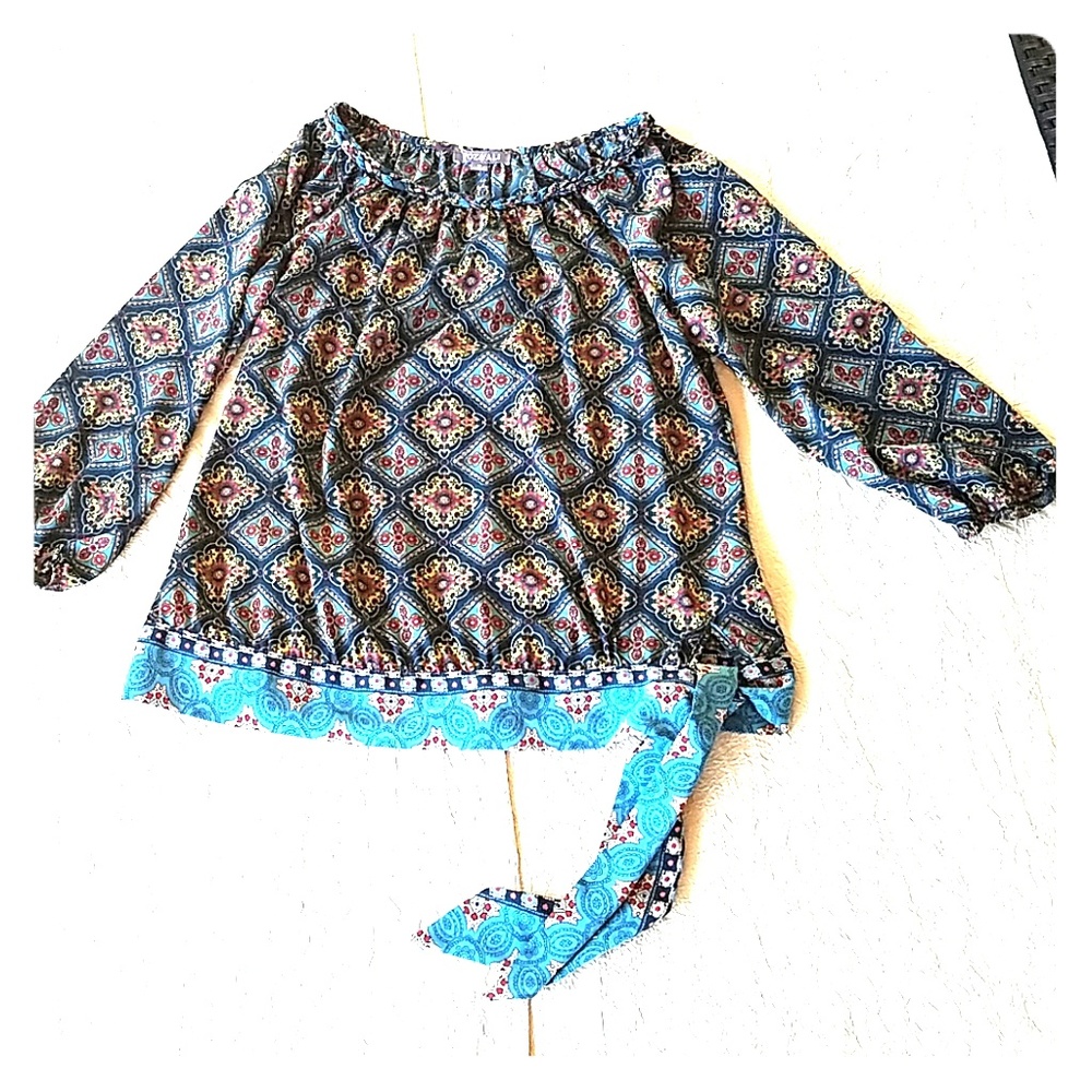 Patterned blue blouse